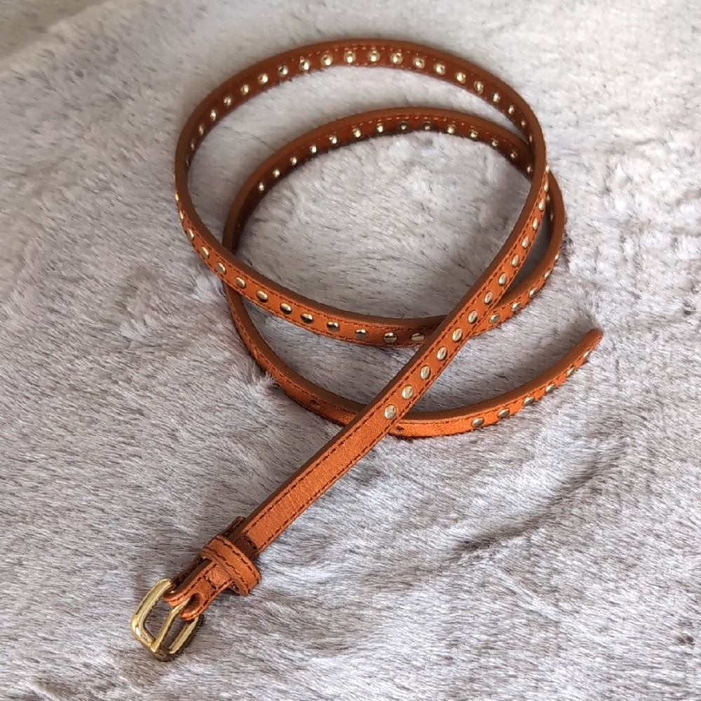2/$50💜VINTAGE GOLD STUDDED LEATHER BELT